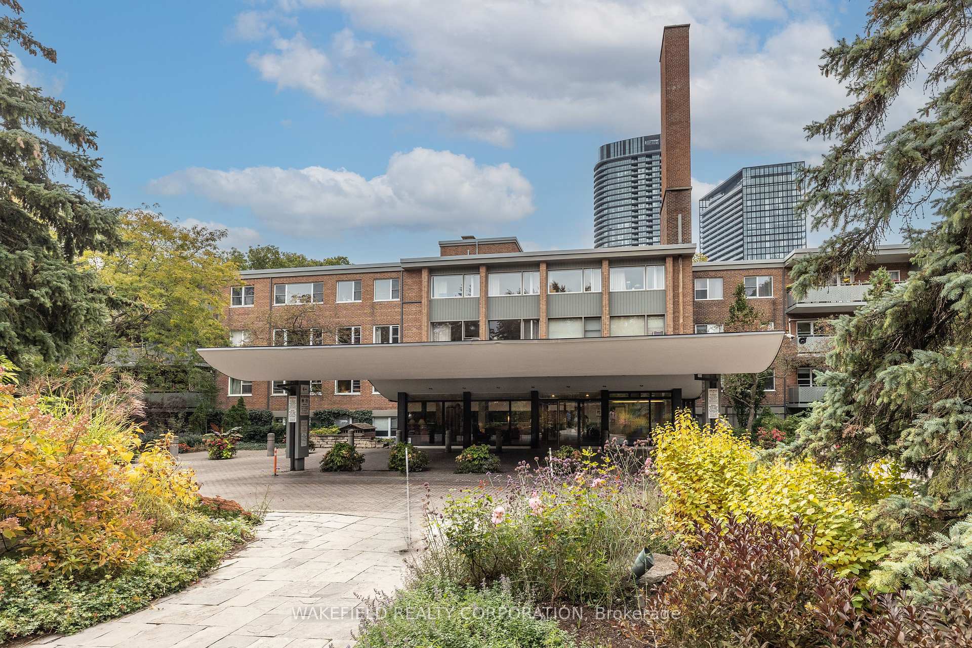 2 Bedrooms Co-op at 21 Dale,  Toronto For sale
