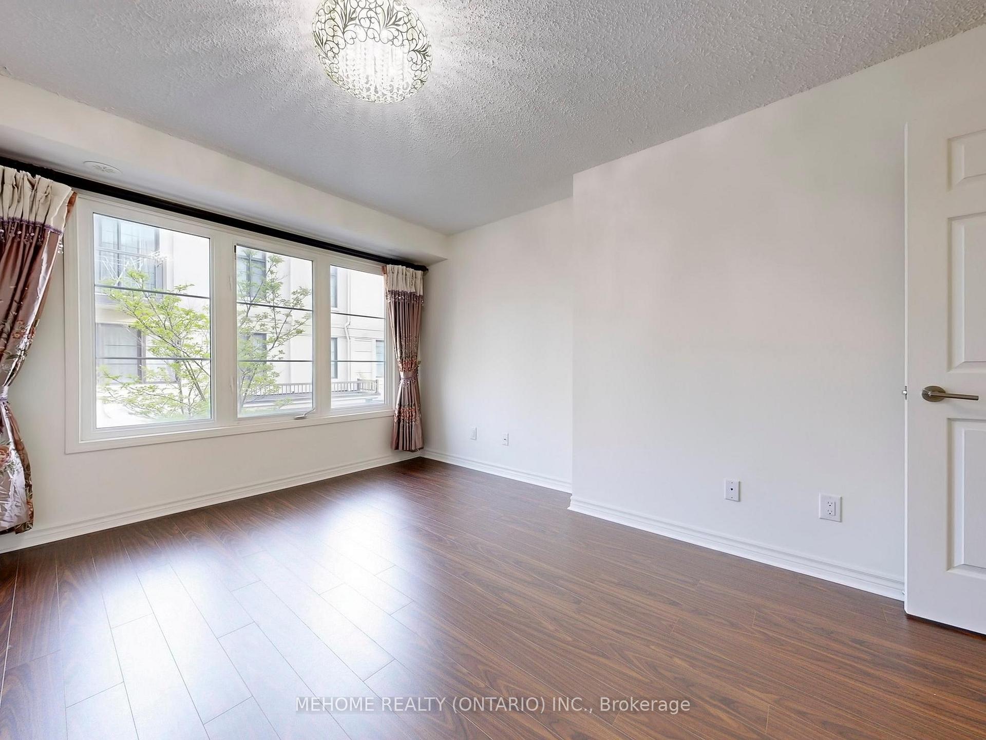 3 Bedrooms Condo at 7 Brighton, Vaughan For sale