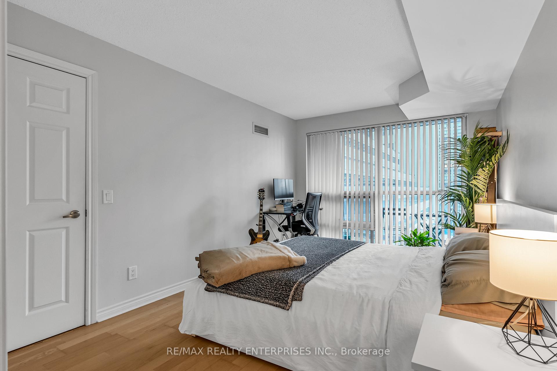 2 Bedrooms Condo at 763 Bay, Toronto For sale