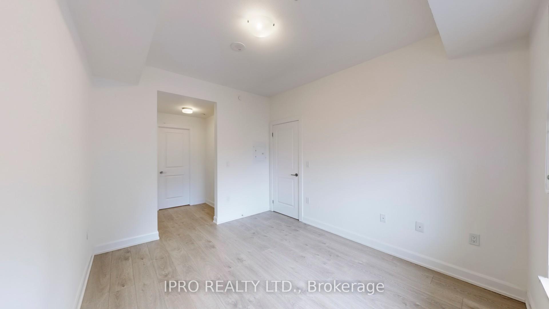 2 Bedrooms Condo at 3200 William Coltson, Oakville For sale