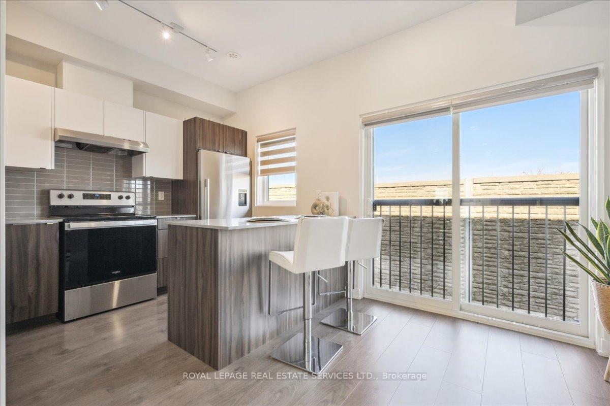 4 Bedrooms Condo at 1121 Cooke, Burlington For sale