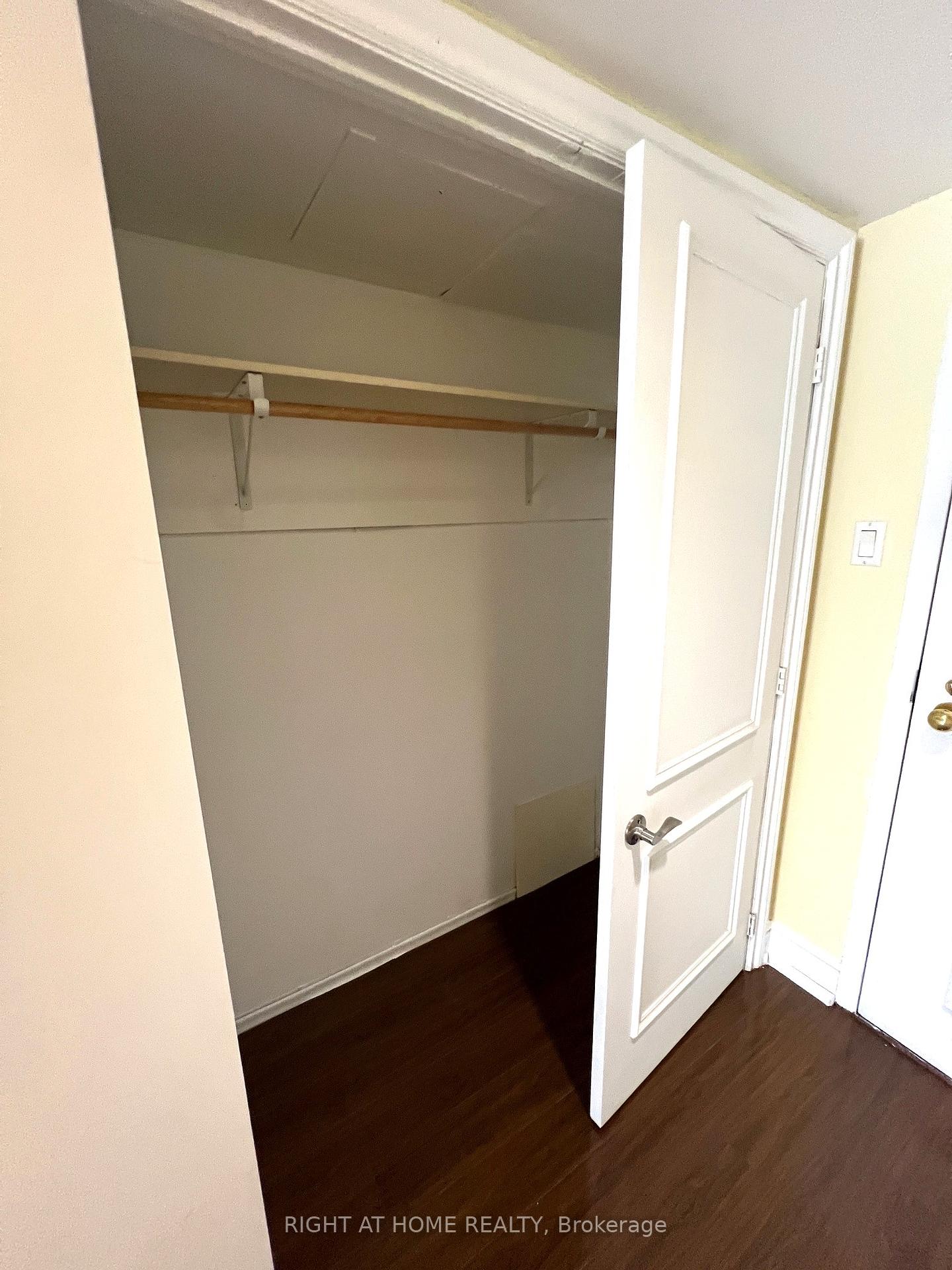 2 Bedrooms Condo at 92 King, Toronto For sale