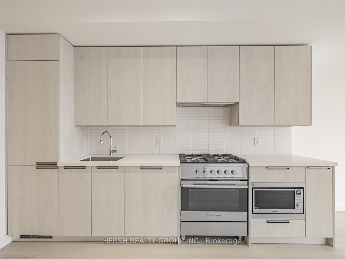2 Bedrooms Condo at 160 Kingsway,  Toronto For sale