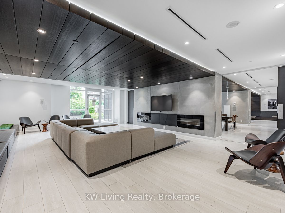 170 Sumach Street, #1402