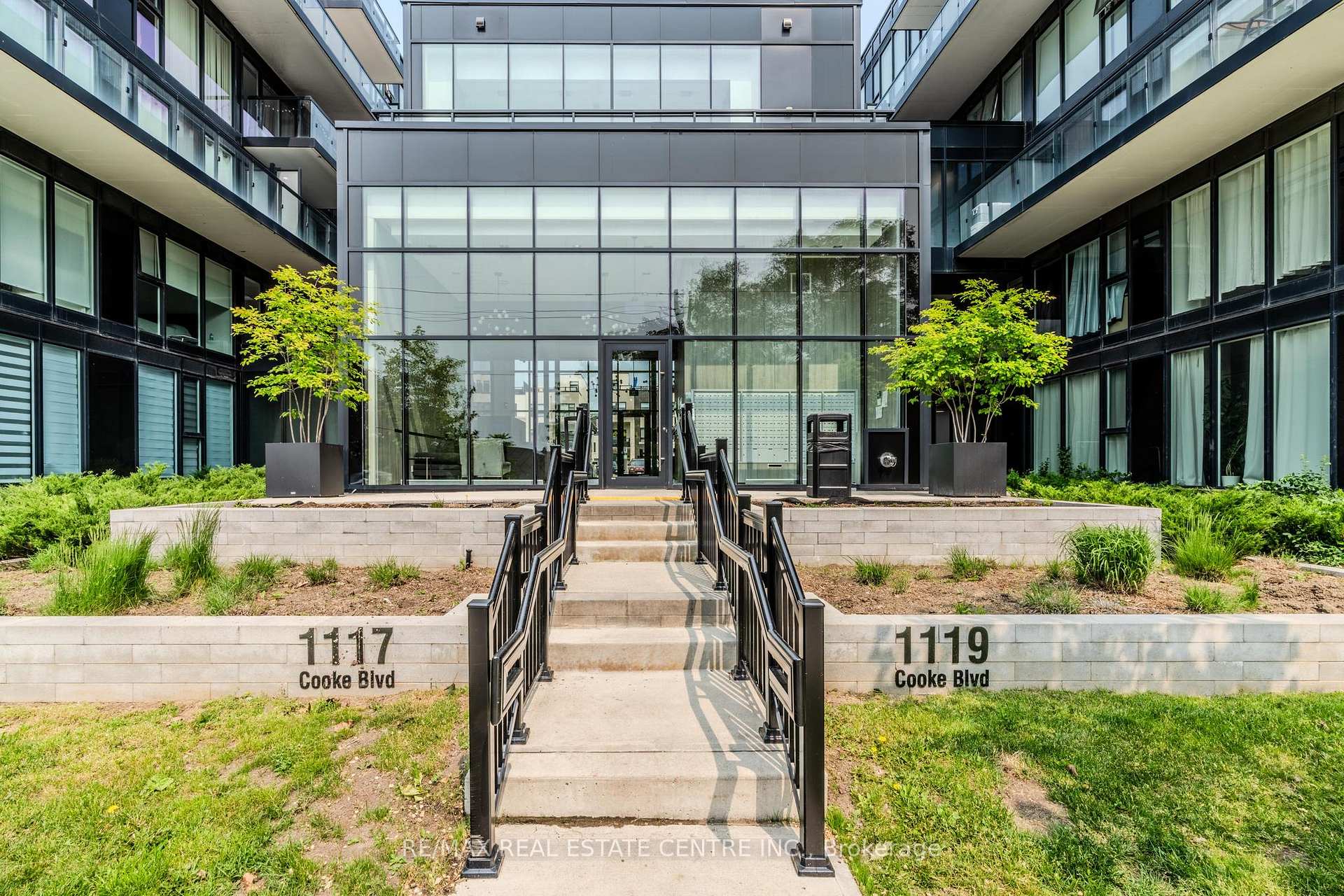 1 Bedroom Condo at 1119 Cooke, Burlington For sale