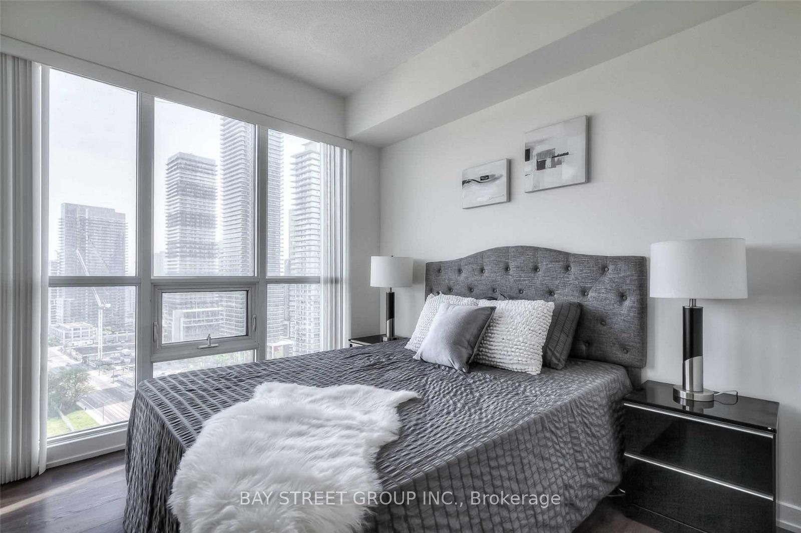 3 Bedrooms Condo at 2200 Lakeshore,  Toronto For sale