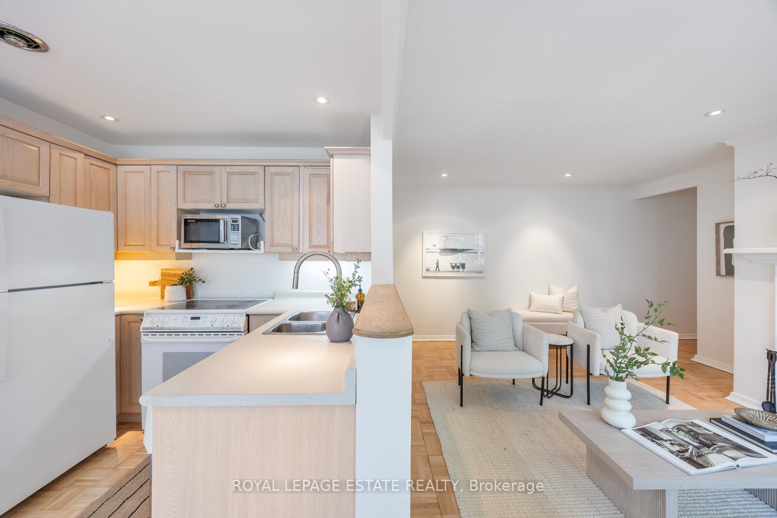 2 Bedrooms Co-op at 21 Benlamond, Toronto For sale