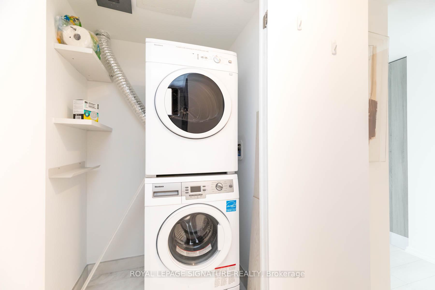 2 Bedrooms Condo at 8 Hillsdale, Toronto For sale