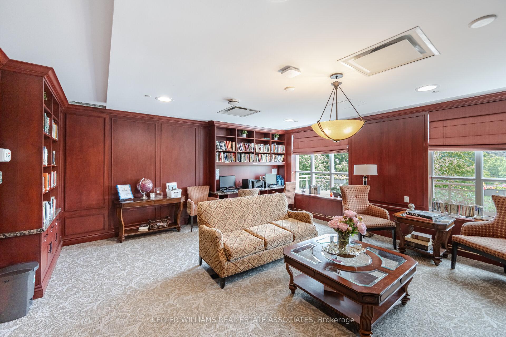 2 Bedrooms Condo at 1665 The Collegeway, Mississauga For sale