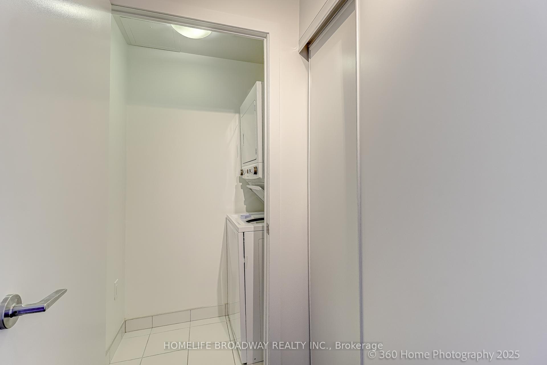2 Bedrooms Condo at 62 Forest Manor, Toronto For sale