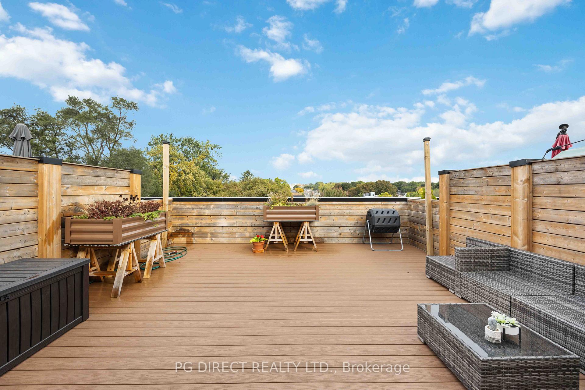 3 Bedrooms Condo at 100 Coxwell,  Toronto For sale