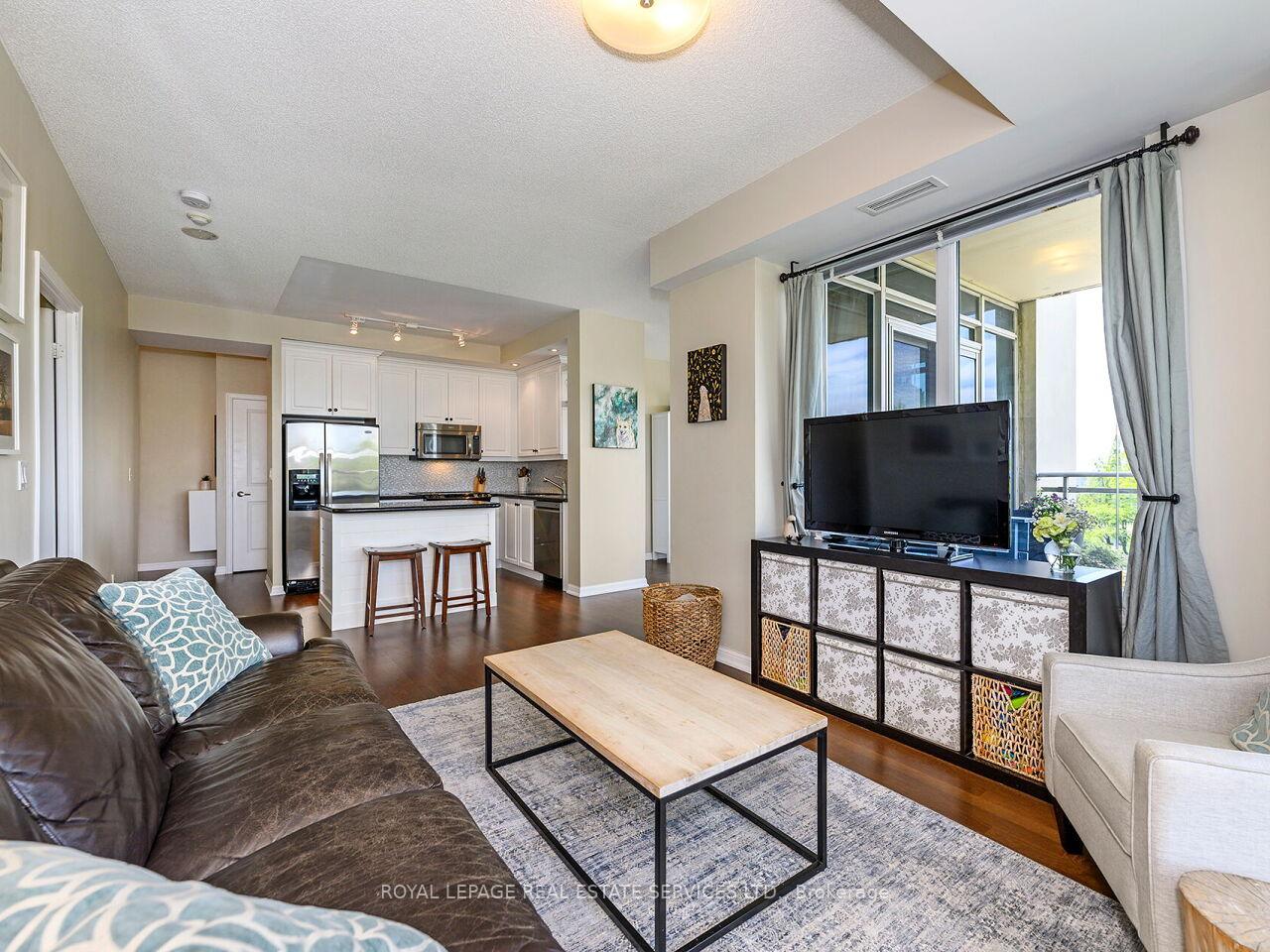 2 Bedrooms Condo at 628 Fleet, Toronto For sale