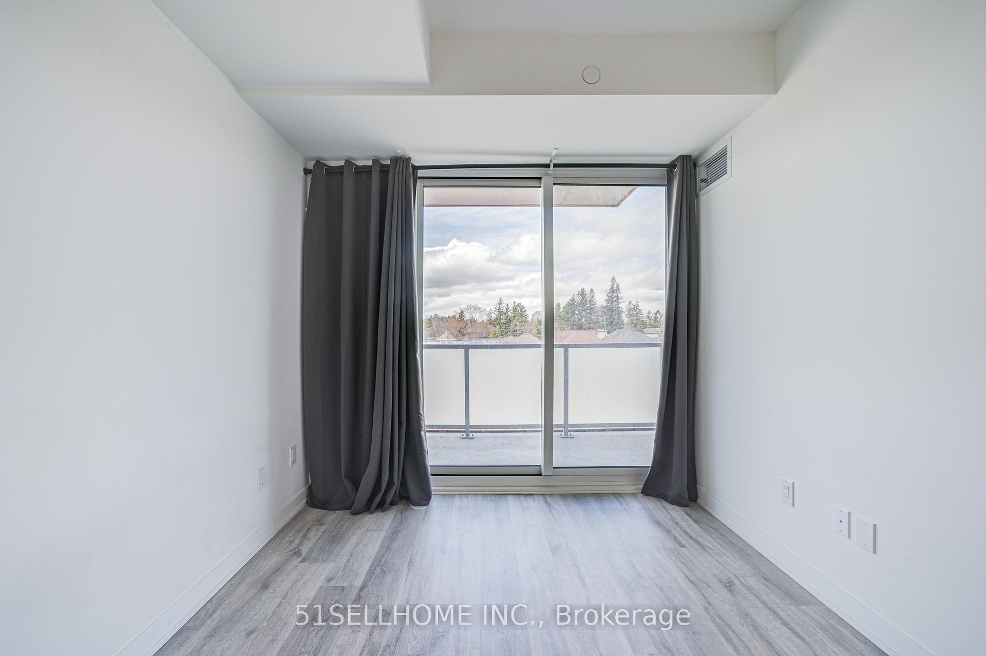 2 Bedrooms Condo at 215 Lakeshore,  Mississauga For sale