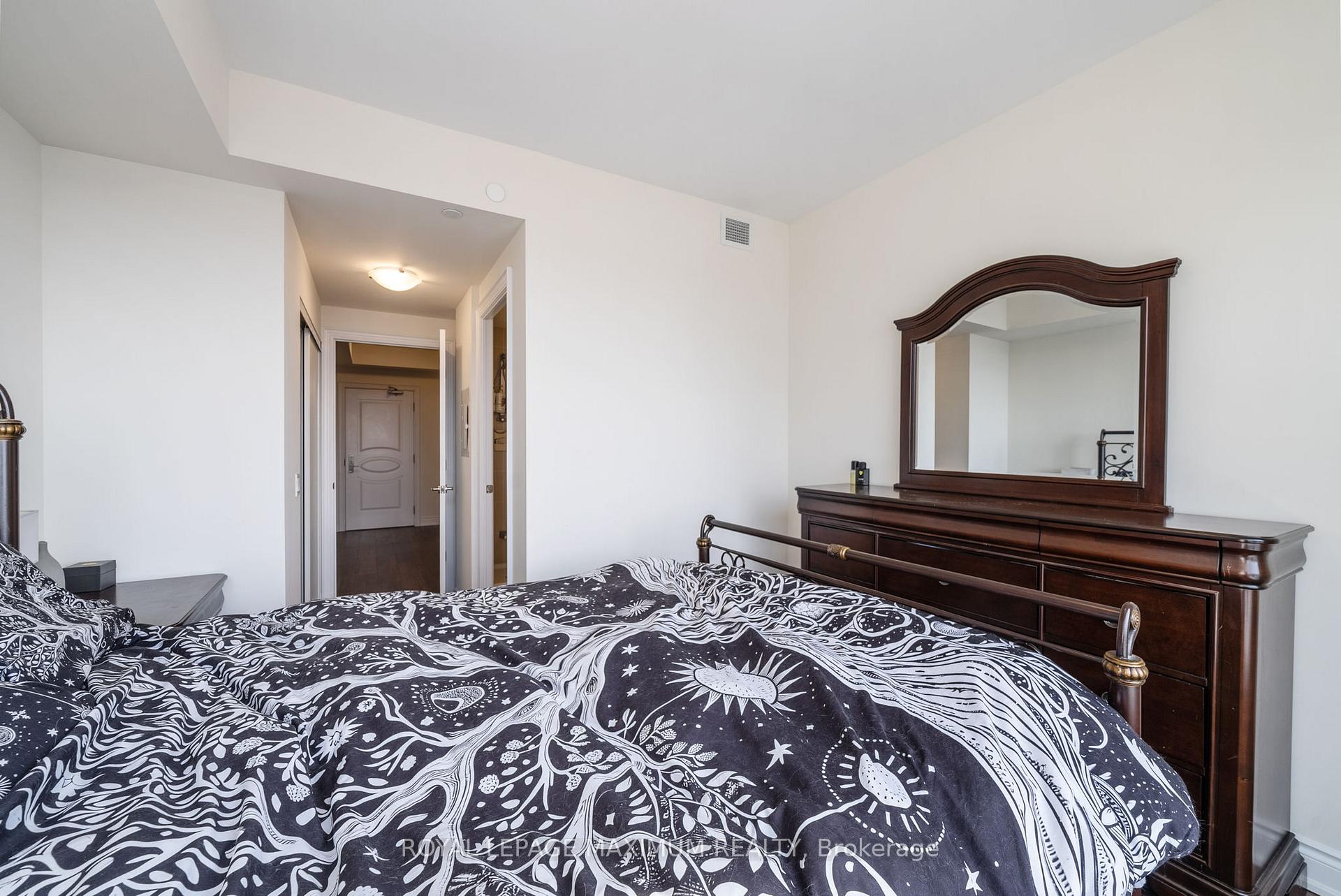 3 Bedrooms Condo at 9075 Jane, Vaughan For sale