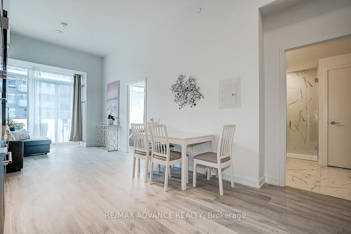 2 Bedrooms Condo at 7 Golden Lion, Toronto For sale