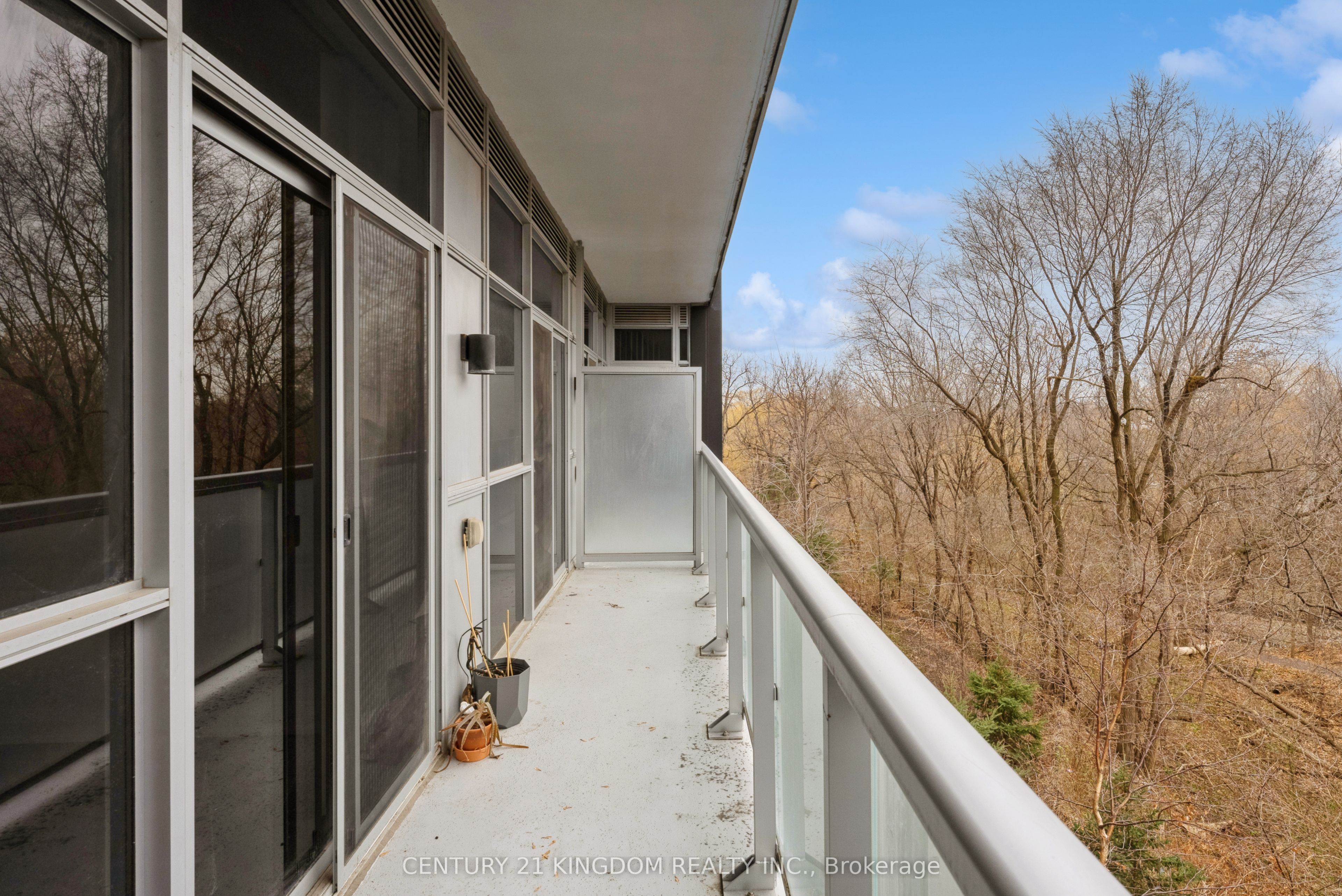 8763 bayview Avenue, #233