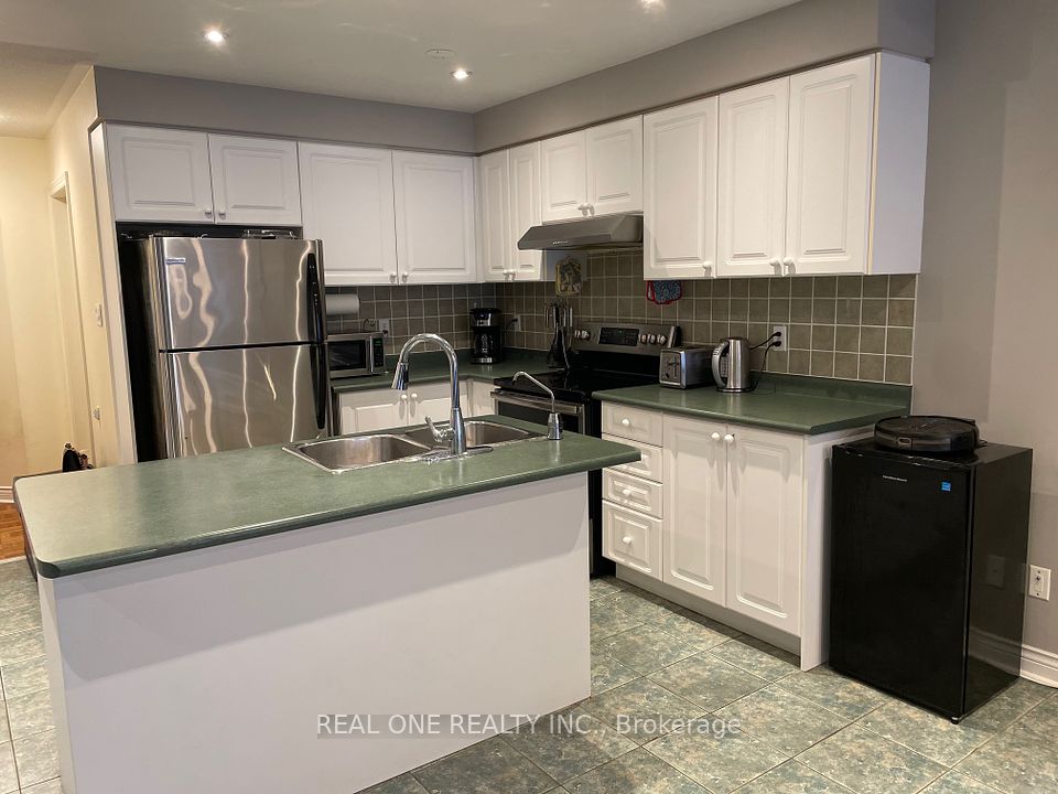96 Ruby Crescent, Richmond Hill, ON L4S 2H2