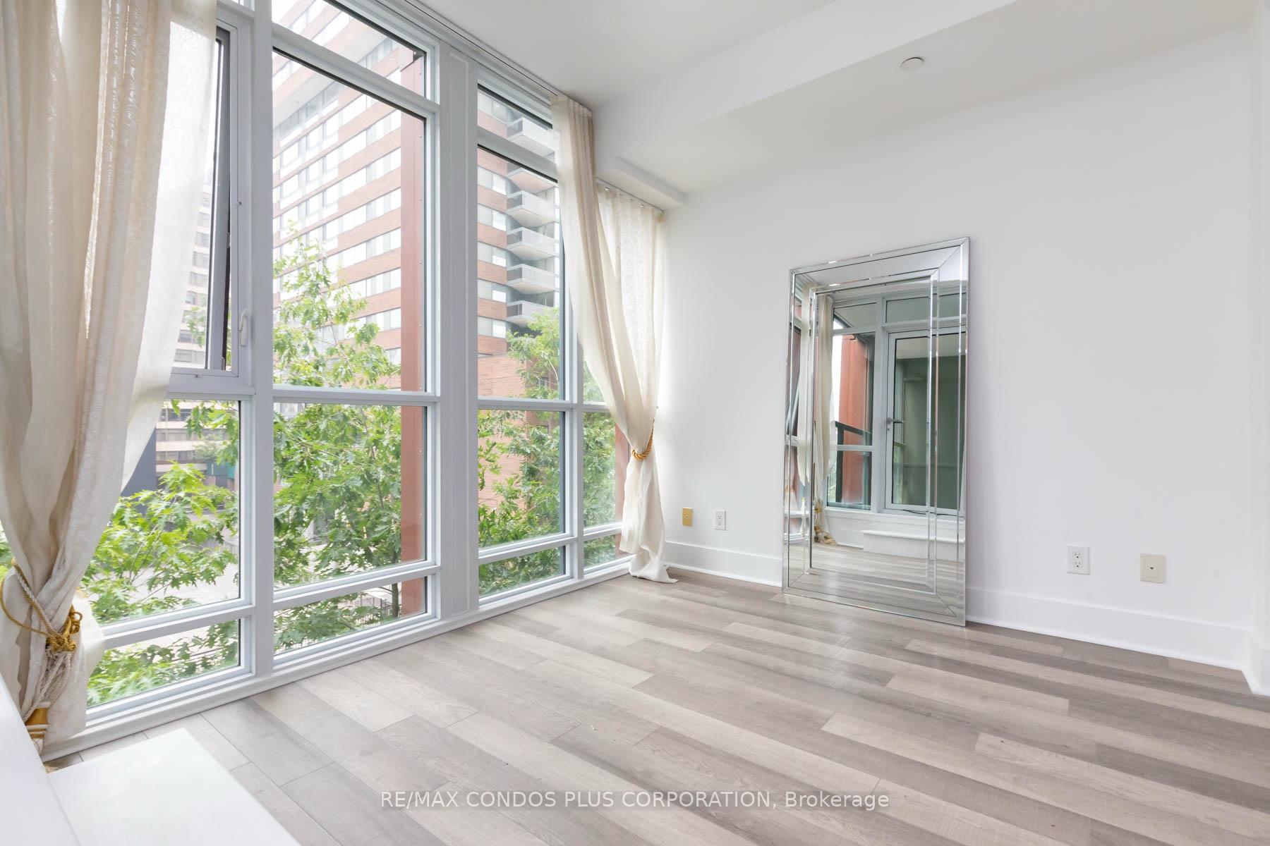 1 Bedroom Condo at 32 Davenport, Toronto For sale