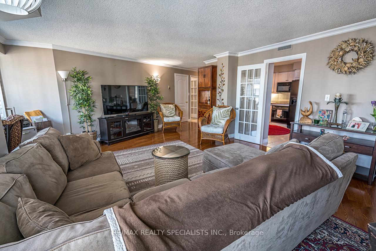 2 Bedrooms Condo at 2111 Lake Shore, Toronto For sale