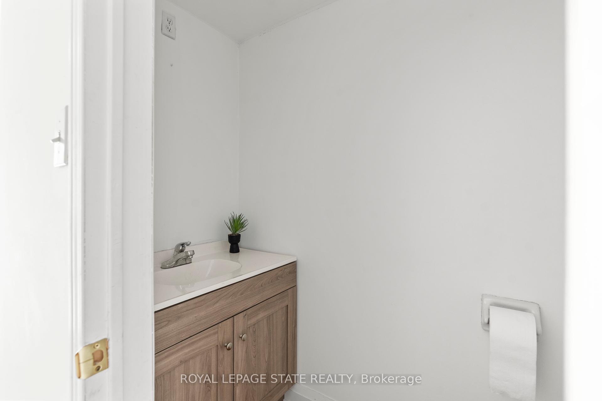 3 Bedrooms Condo at 5090 Fairview, Burlington For sale