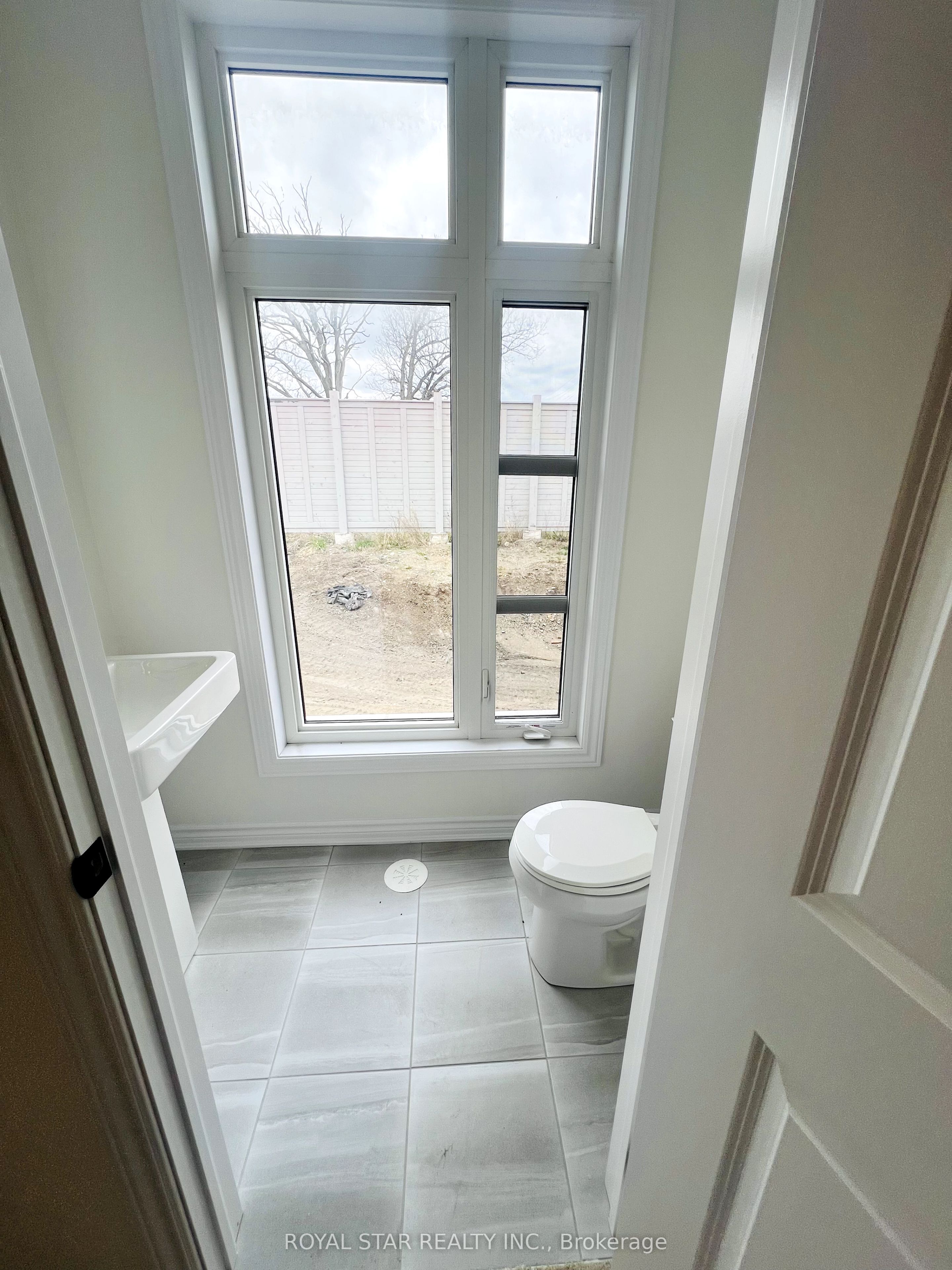 103 Inverary Crescent