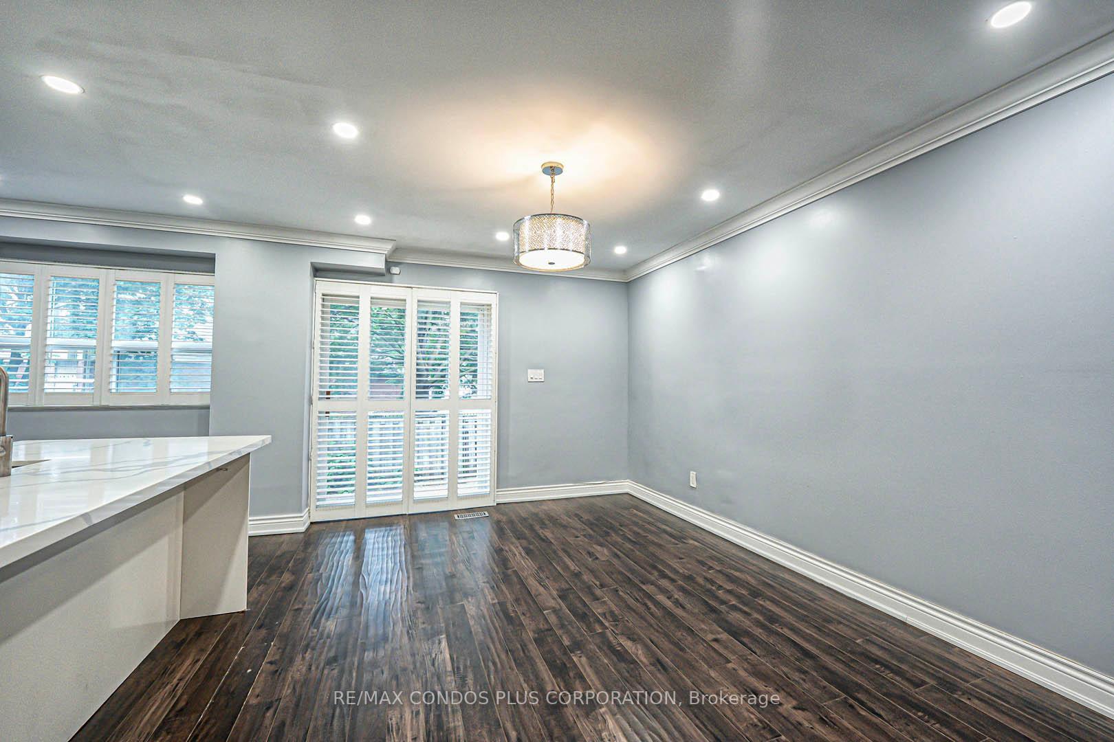 3 Bedrooms Condo at 525 Meadows, Mississauga For sale
