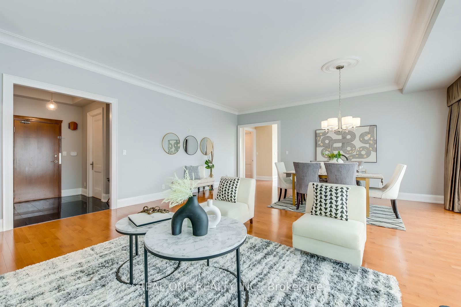 2 Bedrooms Condo at 65 Port,  Mississauga For sale