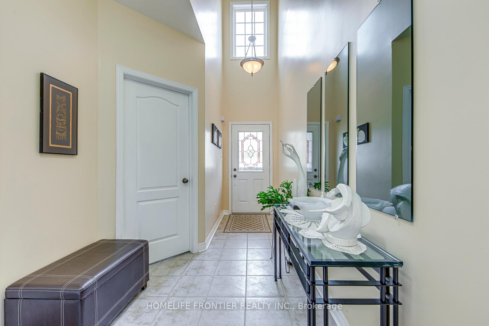 4 Bedrooms Condo at 90 Oakhampton,  Hamilton For sale