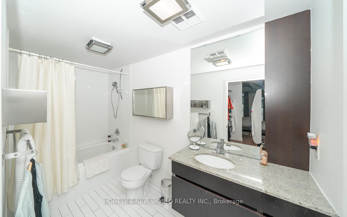 3 Bedrooms Condo at 38 Niagara,  Toronto For sale