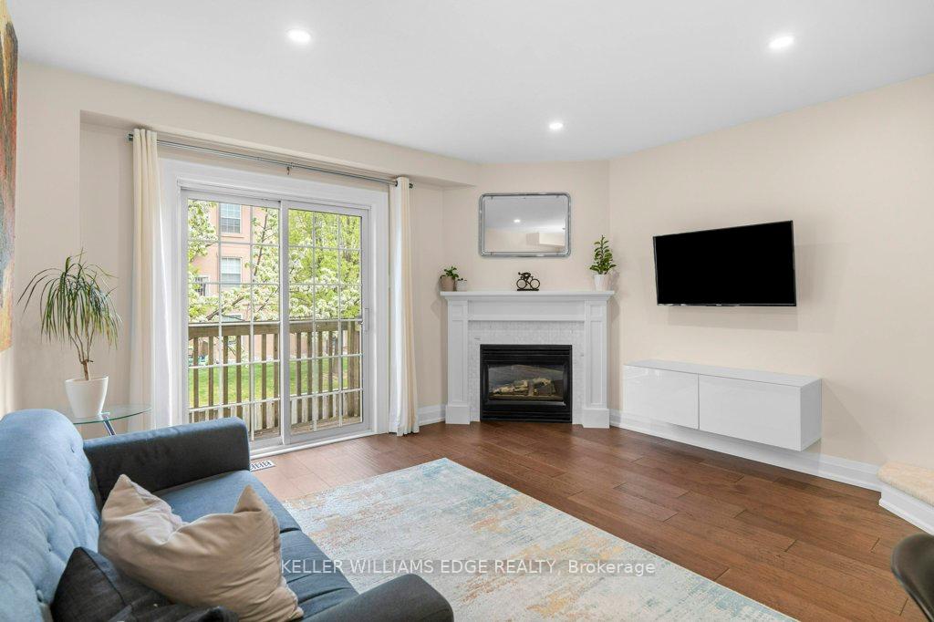 2 Bedrooms Condo at 3480 Upper Middle, Burlington For sale
