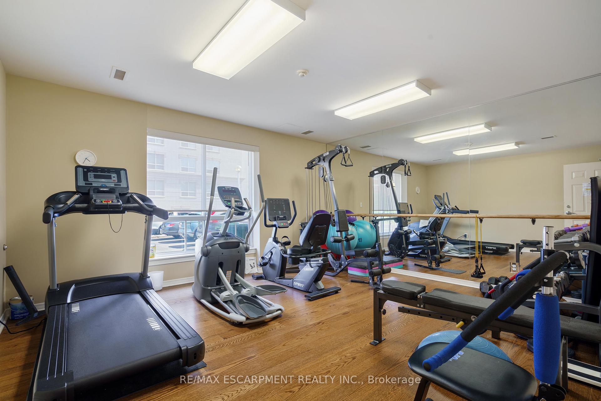 2 Bedrooms Condo at 4000 Creekside, Hamilton For sale