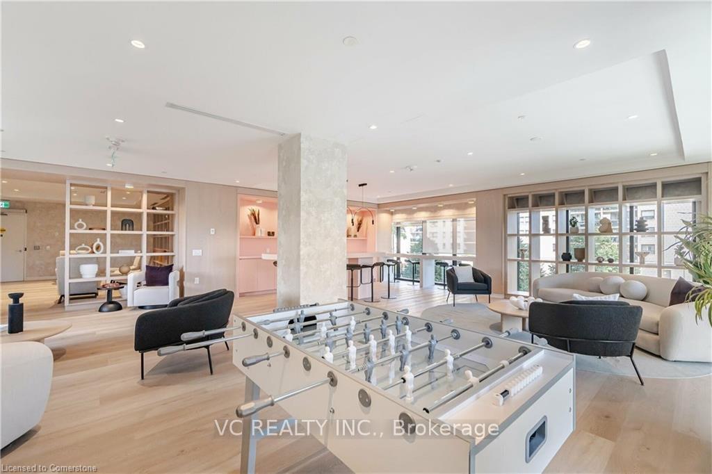 2 Bedrooms Condo at 86 Dundas,  Mississauga For sale