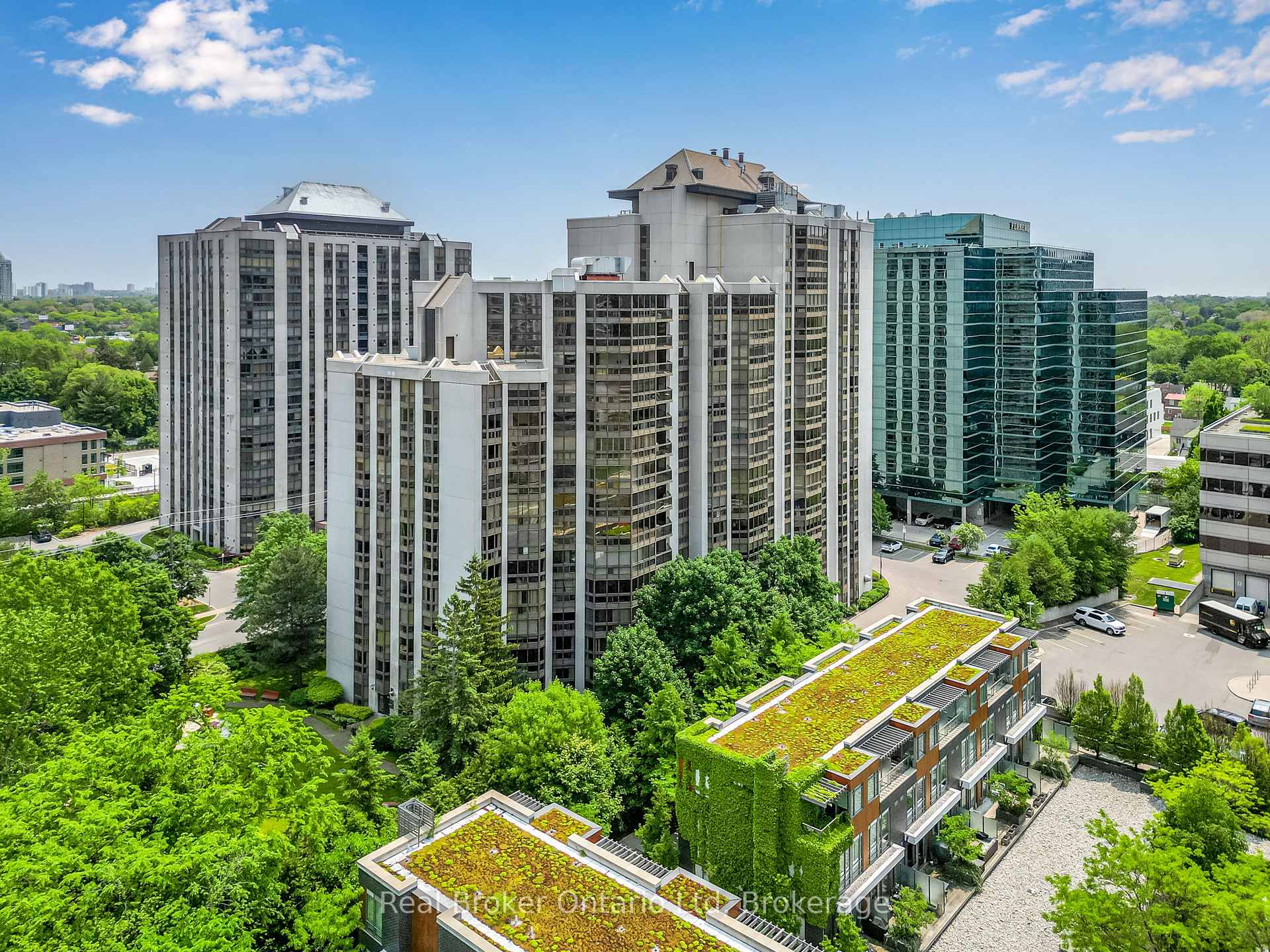 2 Bedrooms Condo at 10 Kenneth, Toronto For sale