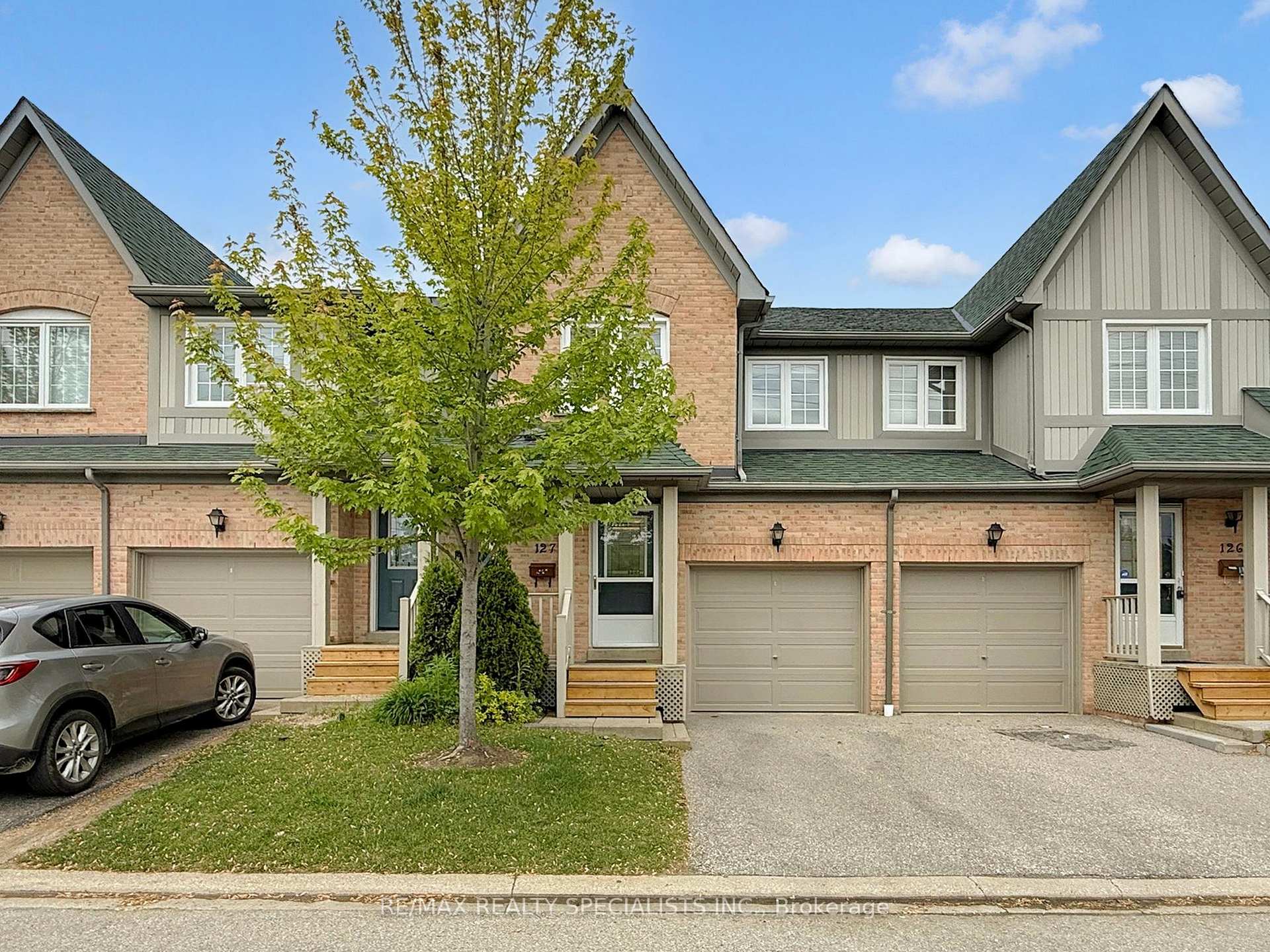 3 Bedrooms Condo at 2945 Thomas, Mississauga For sale