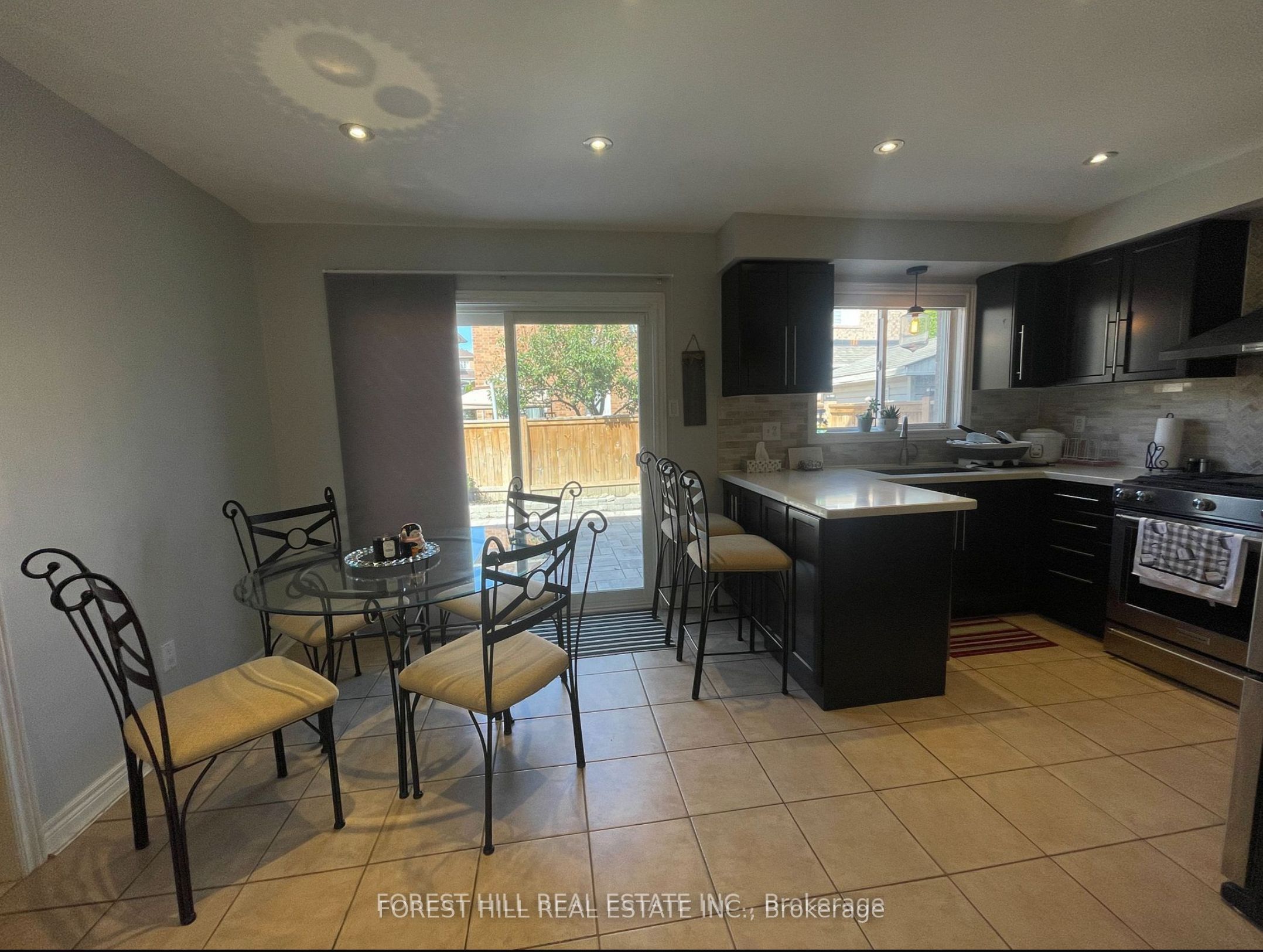 52 Adventure Crescent