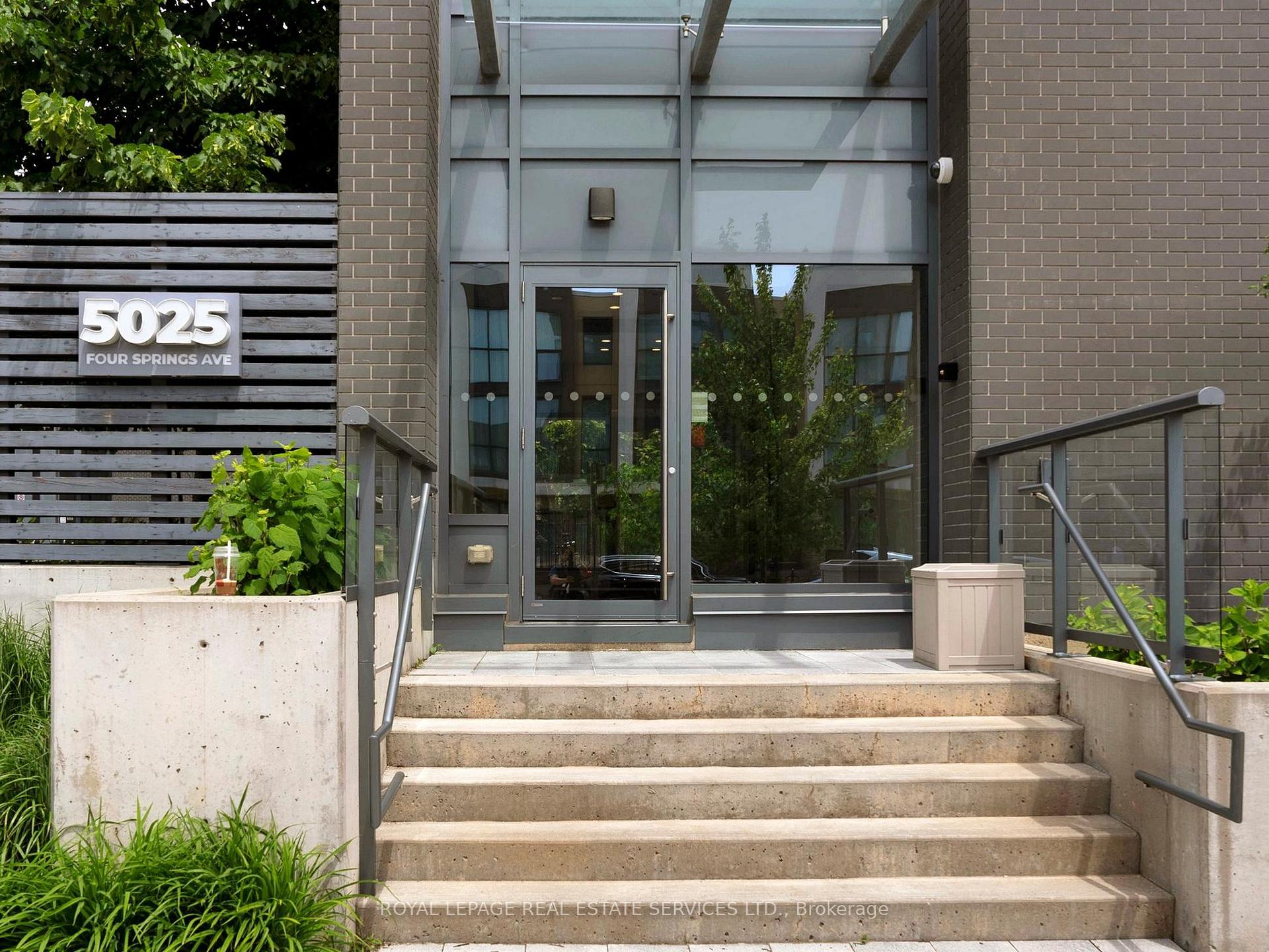 3 Bedrooms Condo at 5025 Four Springs, Mississauga For sale
