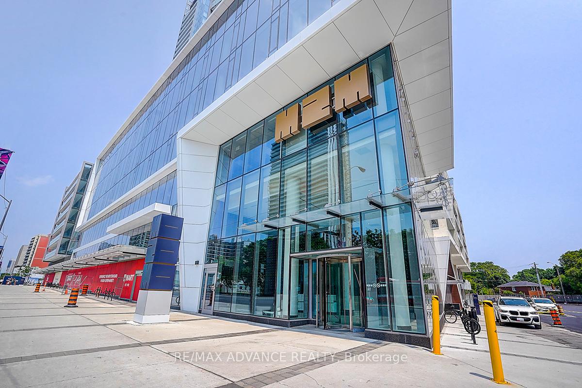 2 Bedrooms Condo at 7 Golden Lion, Toronto For sale