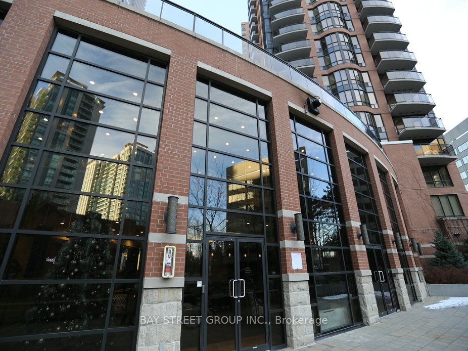 33 Sheppard