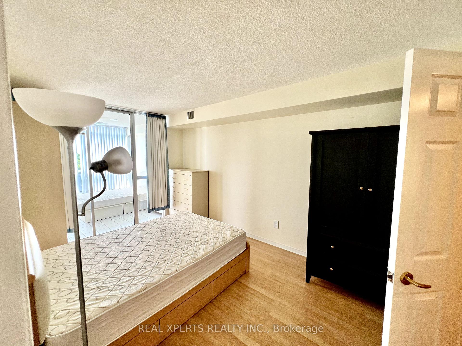 2 Bedrooms Condo at 4727 Sheppard, Toronto For sale
