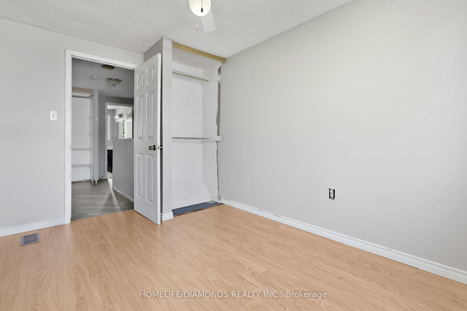 3 Bedrooms Condo at 262 KENORA, Hamilton For sale
