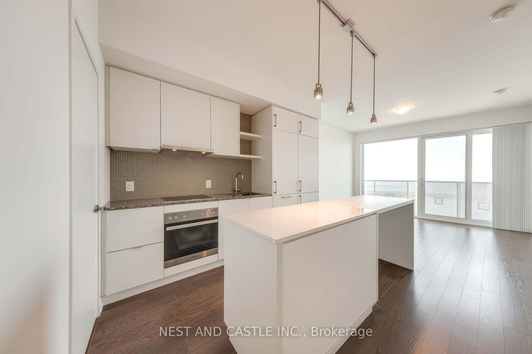 2 Bedrooms Condo at 100 Harbour, Toronto For sale