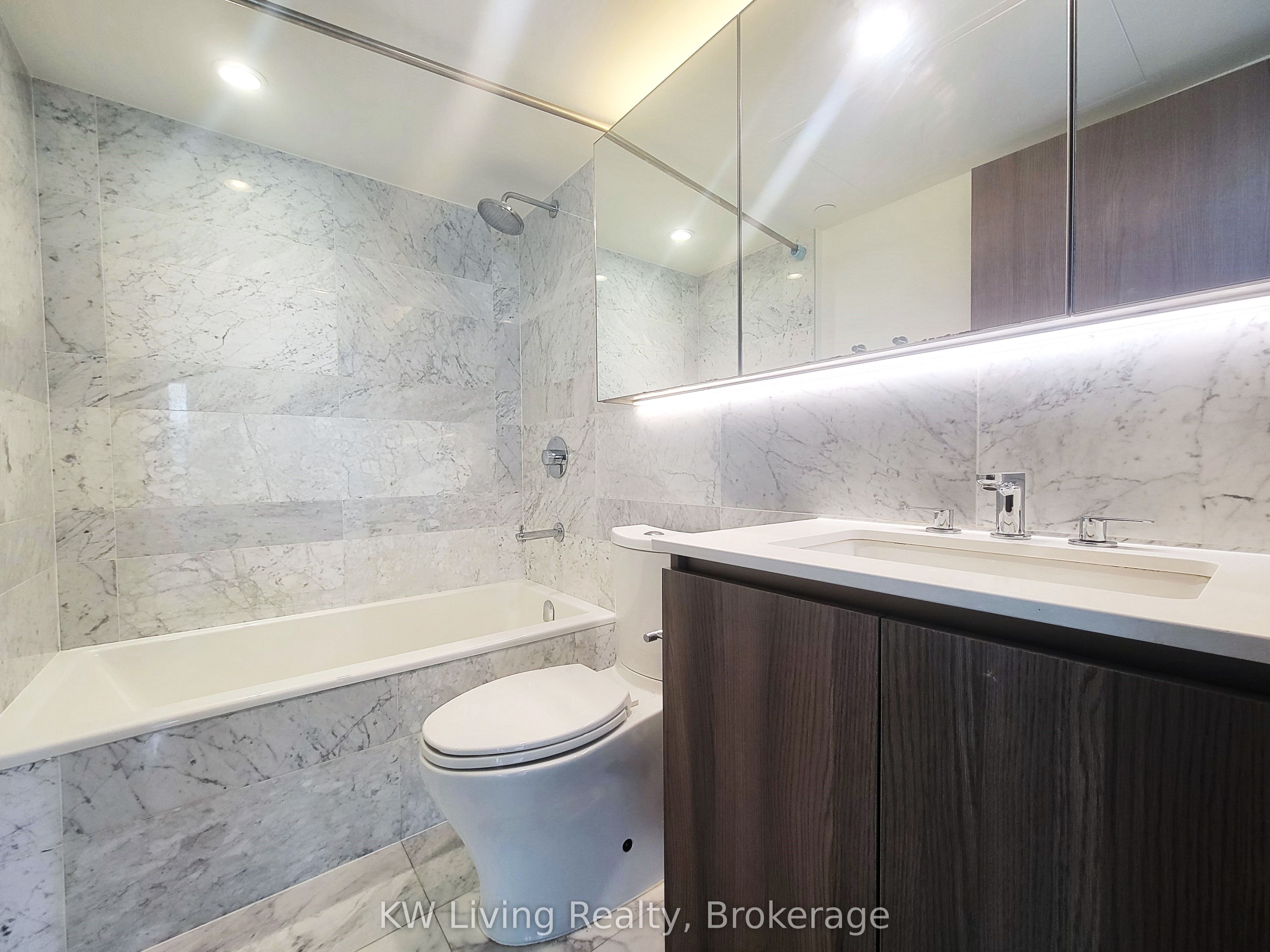 #1006 - 19 Bathurst Street, Toronto, ON M5V 0N2