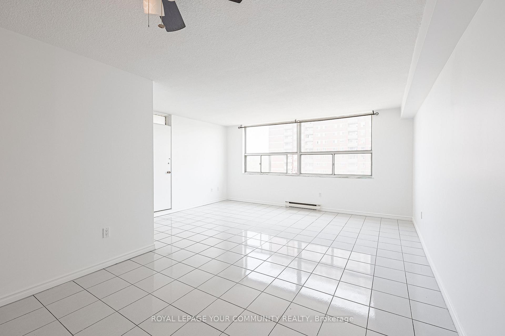 2 Bedrooms Condo at 10 Tobermory, Toronto For sale