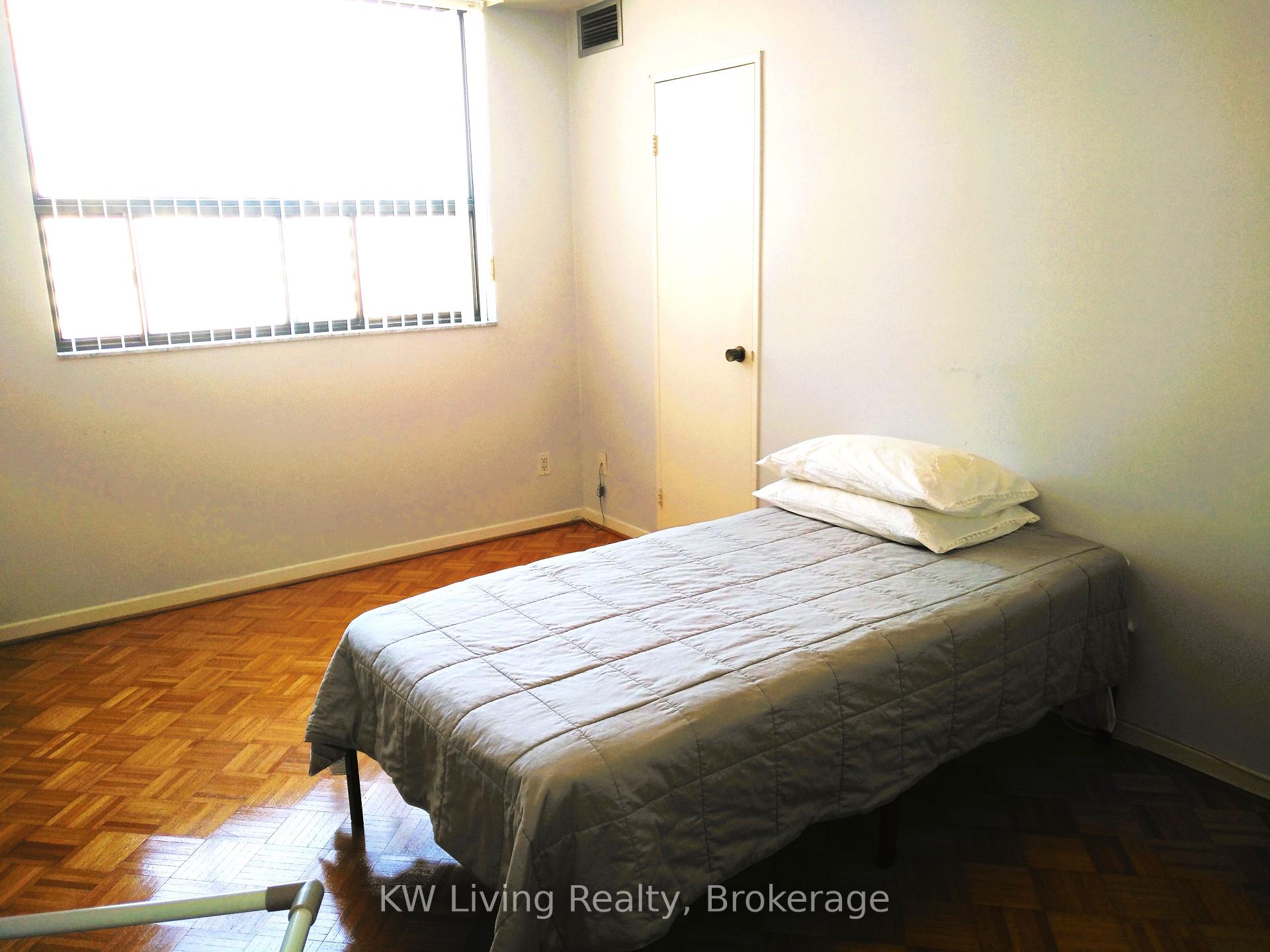 3 Bedrooms Condo at 10 Tangreen, Toronto For sale