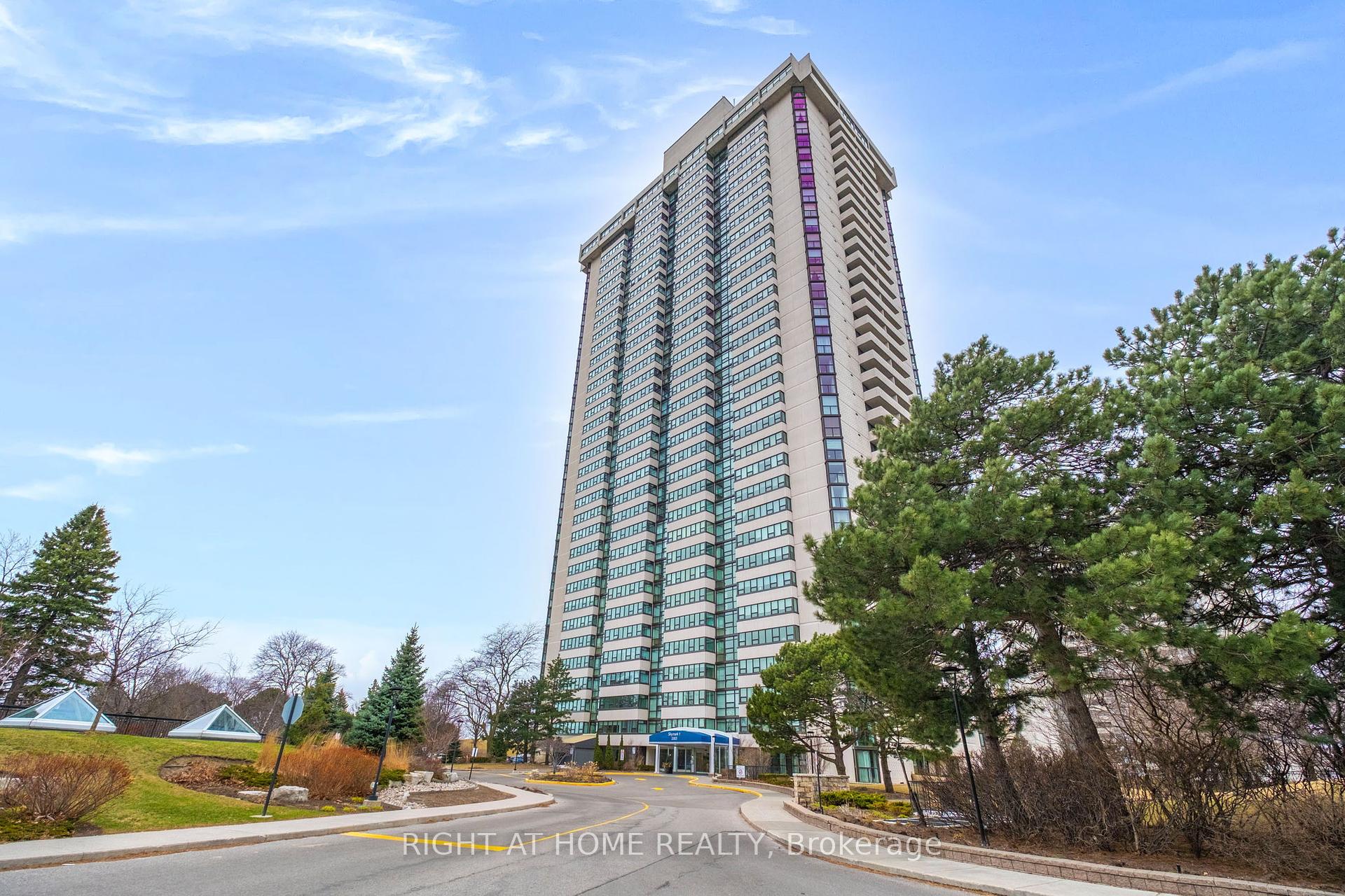 4 Bedrooms Condo at 3303 Don Mills,  Toronto For sale