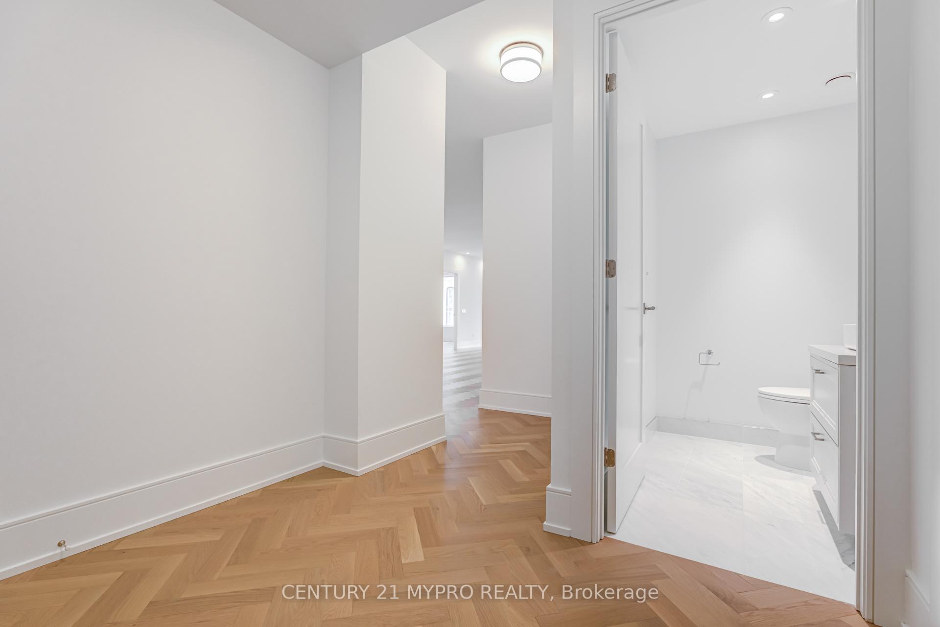3 Bedrooms Condo at 455 Wellington,  Toronto For sale