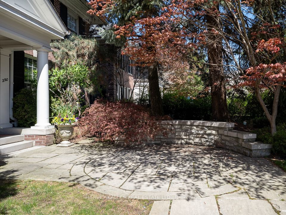 250 Warren Road, Toronto, ON M4V 2S8