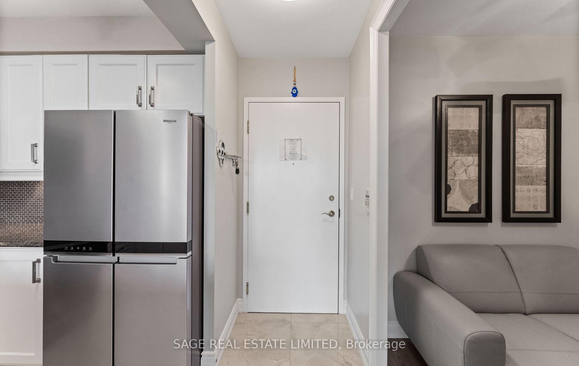 2 Bedrooms Condo at 88 Promenade, Vaughan For sale