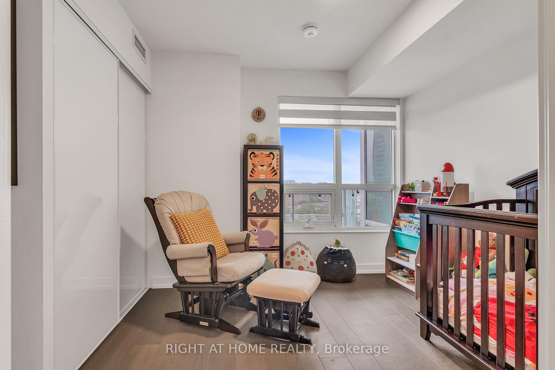 2 Bedrooms Condo at 10 Wilby, Toronto For sale