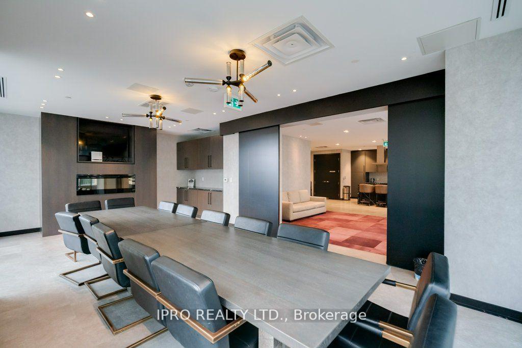 2 Bedrooms Condo at 11 Lillian, Toronto For sale